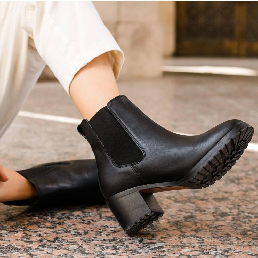 Nisolo Ana Go-To Heeled Chelsea Boots Black Leather Ankle‎ Sz 11 Women's